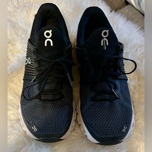 On Cloud Men’s 7 Athletic Sneakers